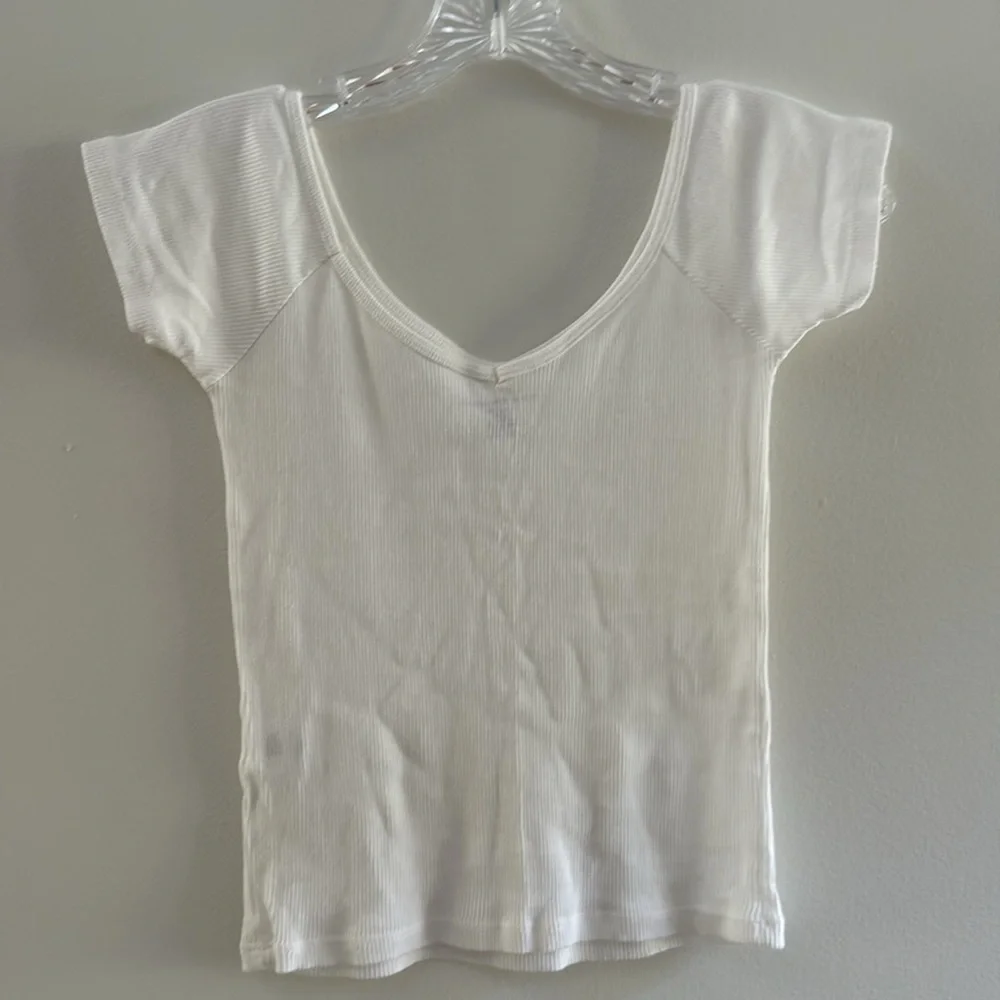BRANDY MELVILLE 100% Cotton V Neck Short Sleeve Top T-Shirt One Size White - Picture 3 of 5